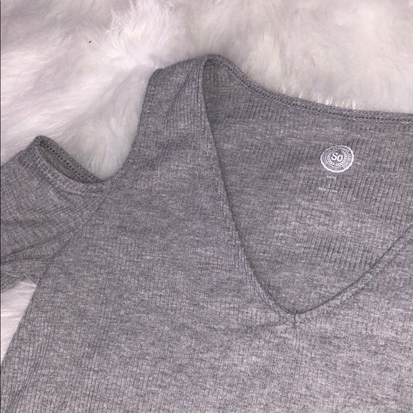 NWT Ribbed Cold Shoulder Top - Picture 3 of 4